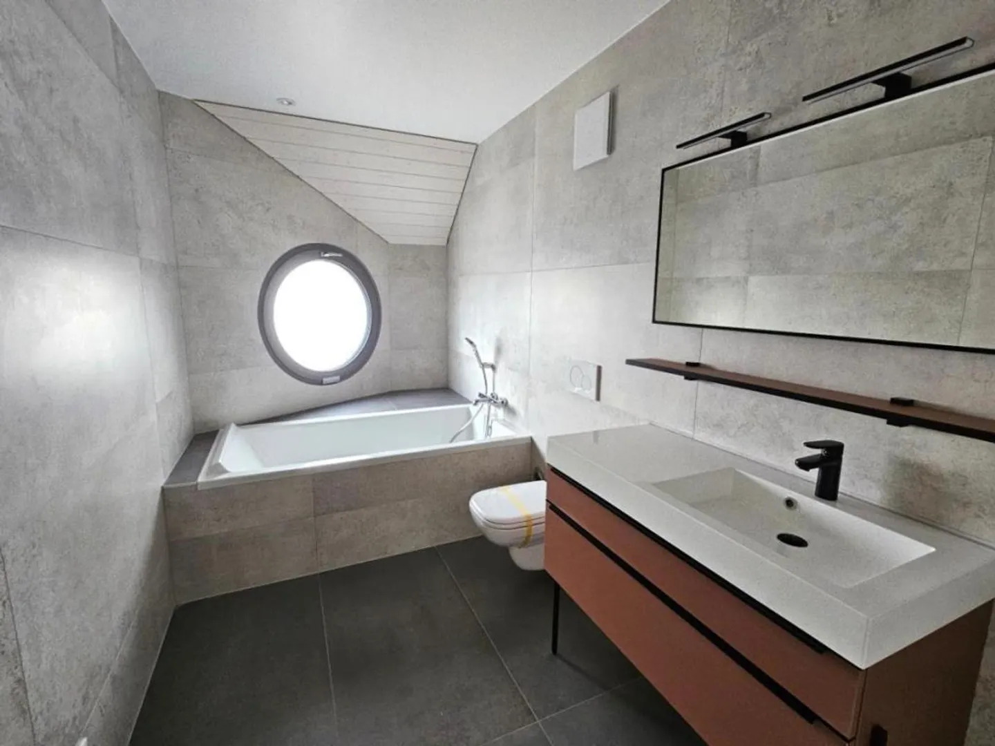 Stunning Villa with Terrace - Photo 5 of 8