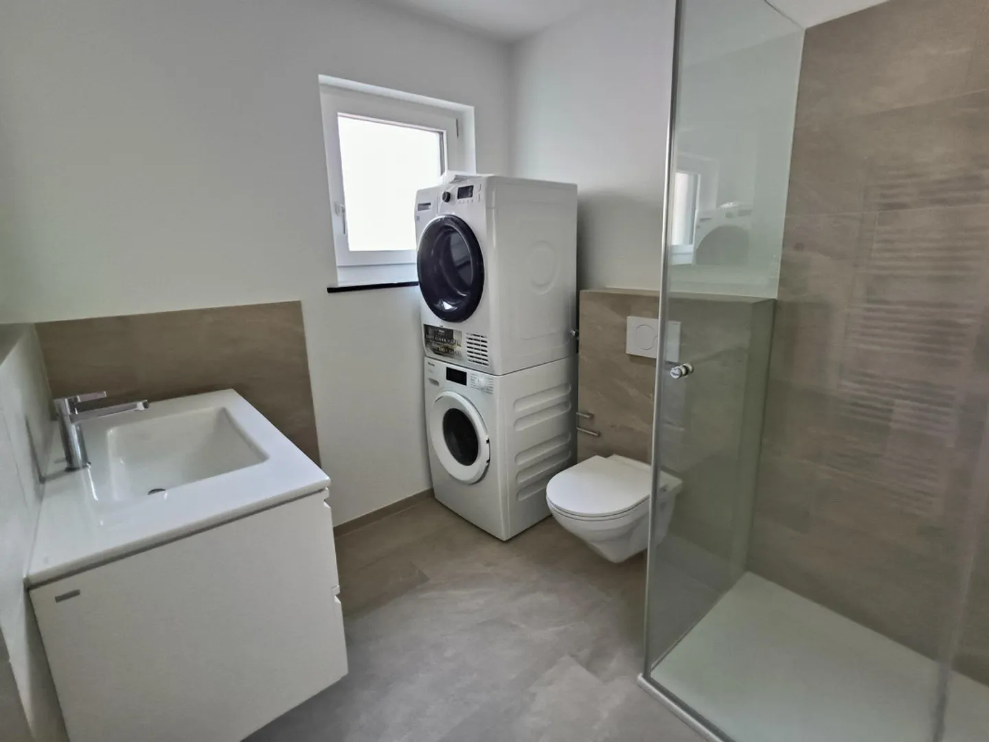 Appartamento ristrutturato di 2,5 locali con terrazza ad Allschwil in affitto - Foto 4 di 5