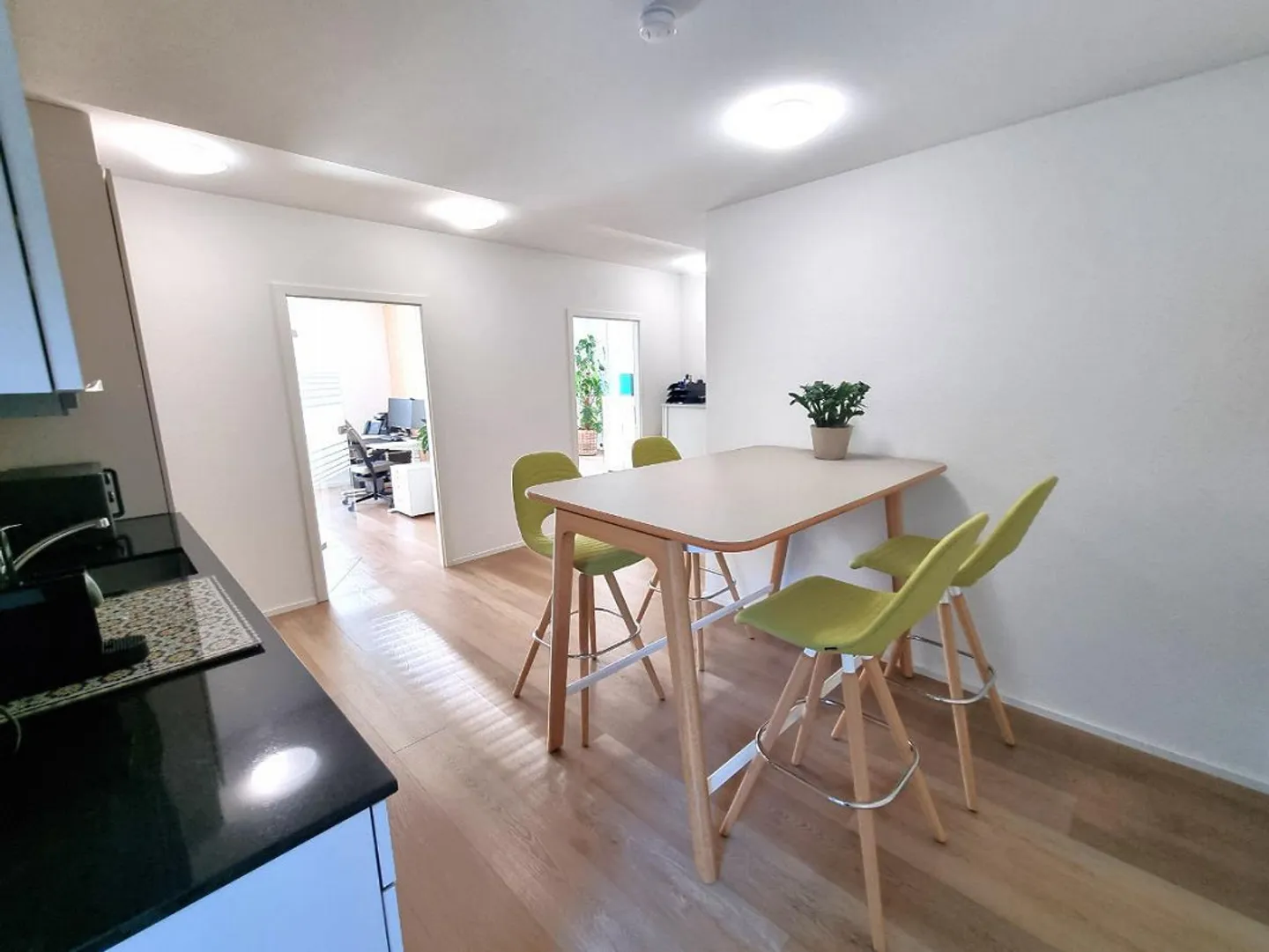 Espace commercial/Bureau au centre de Brunnen - Photo 5 sur 6