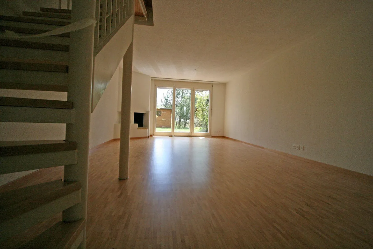 Appartamento di 3.5 locali al piano terra vicino alla stazione! - Foto 3 di 10