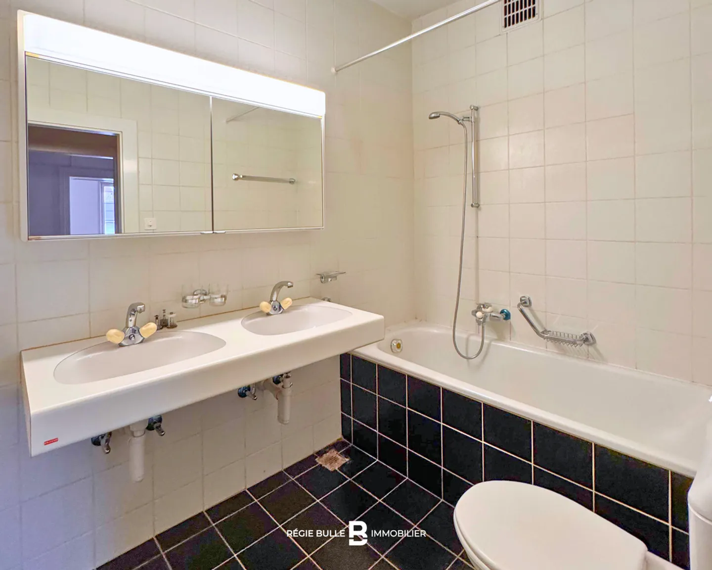 Bulle - Magnificent 4-room apartment for rent in the center of Bulle - Photo 9 of 11