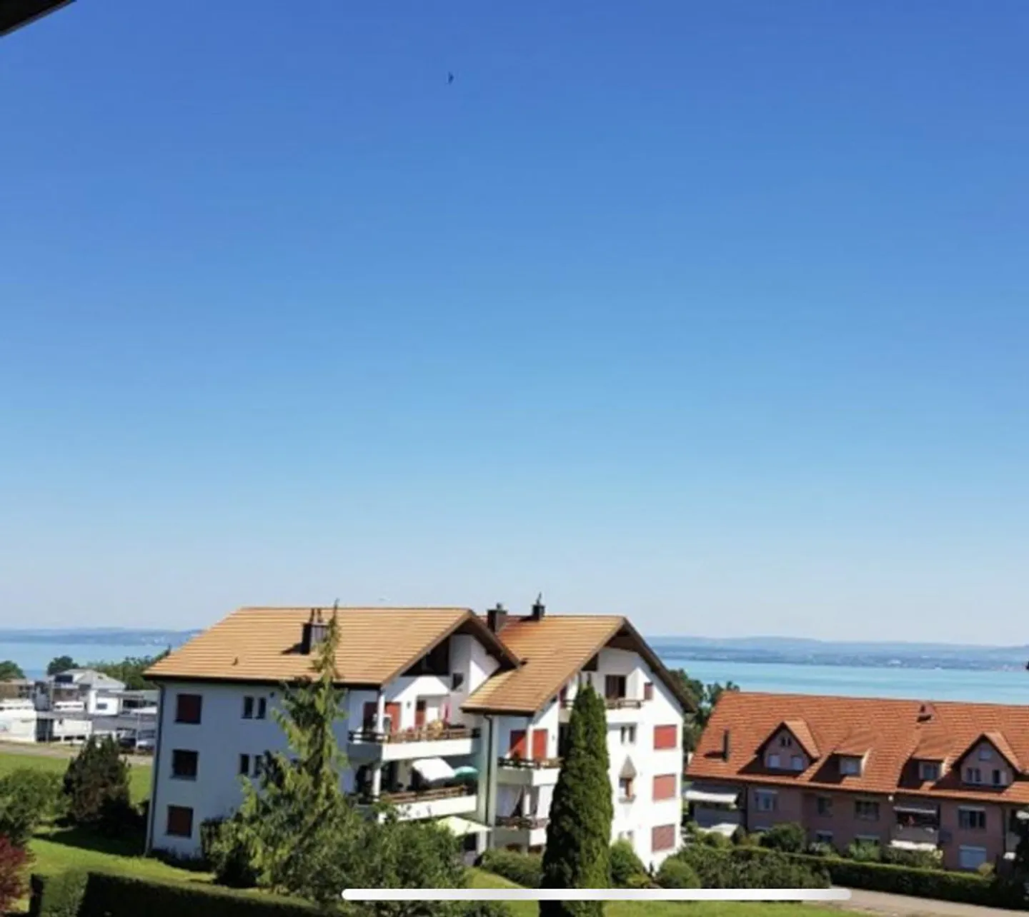 Appartement de 4,5 pièces avec vue sur le lac dans un emplacement ensoleillé au milieu de la nature - Photo 5 sur 13