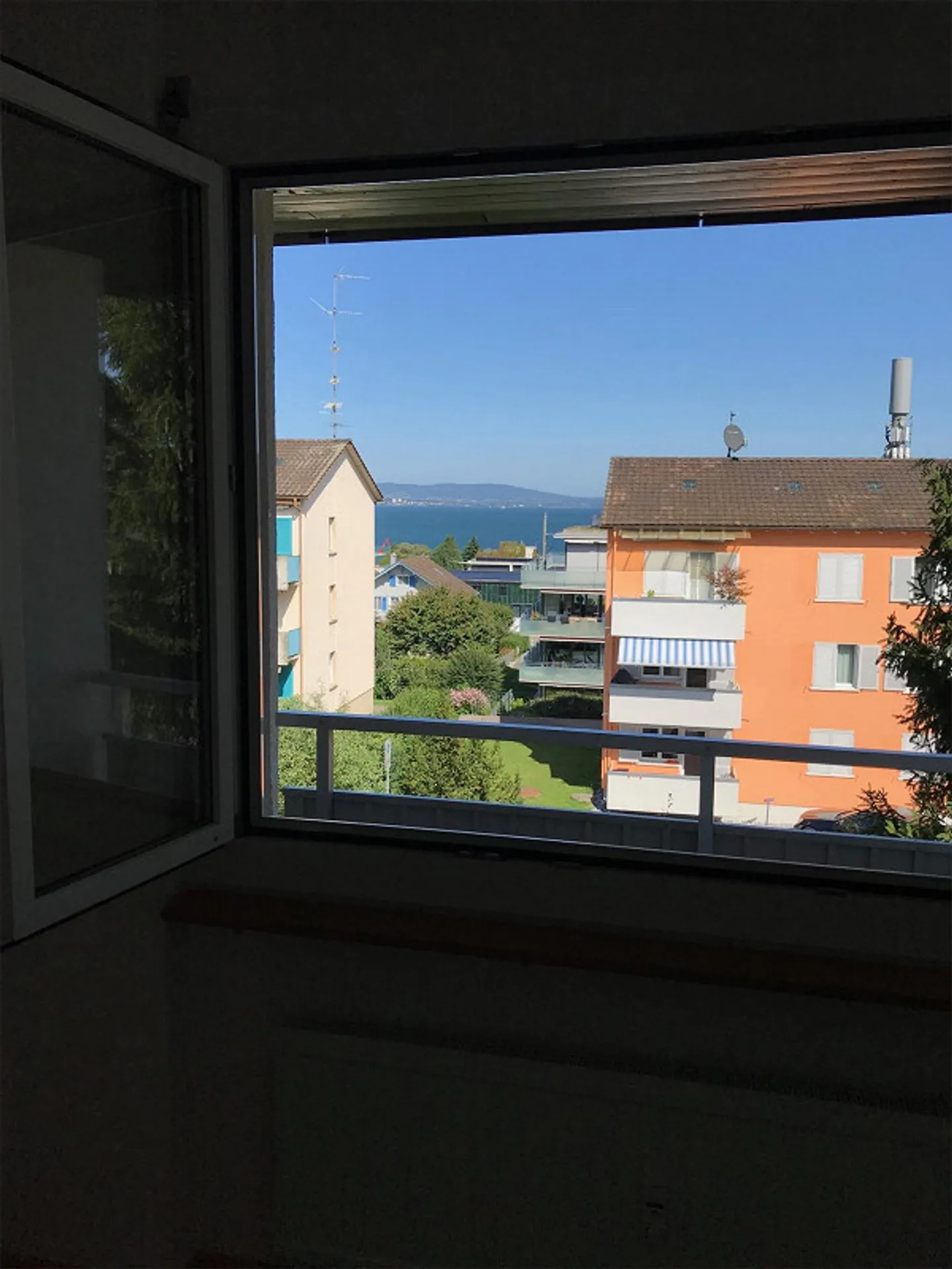 Appartement de 4,5 pièces avec vue sur le lac dans un emplacement ensoleillé au milieu de la nature - Photo 6 sur 13