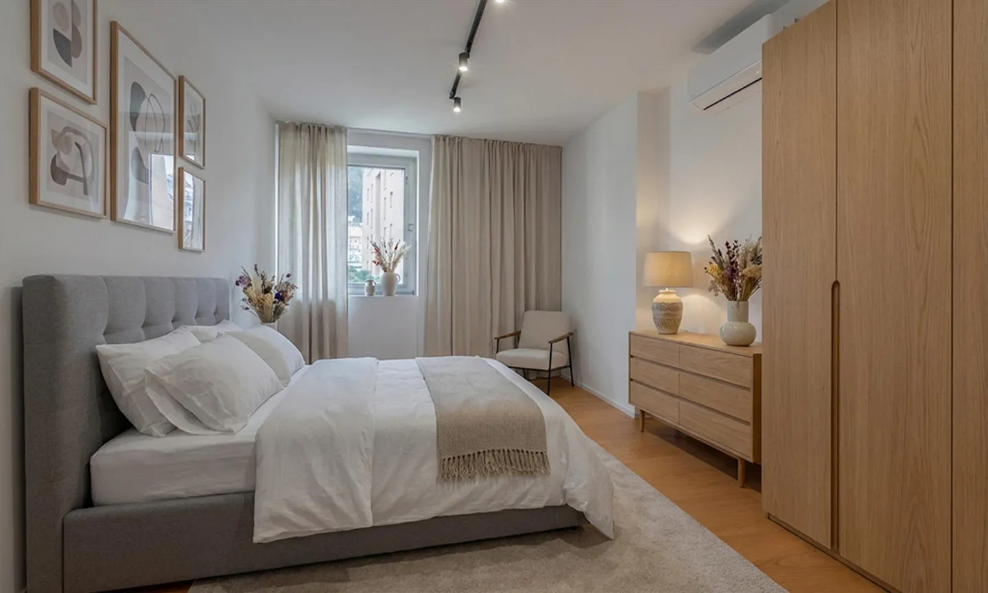 ELEGANT AND SPACIOUS 2.5 ROOMS RENOVATED IN CASSARATE - Photo 5 of 11