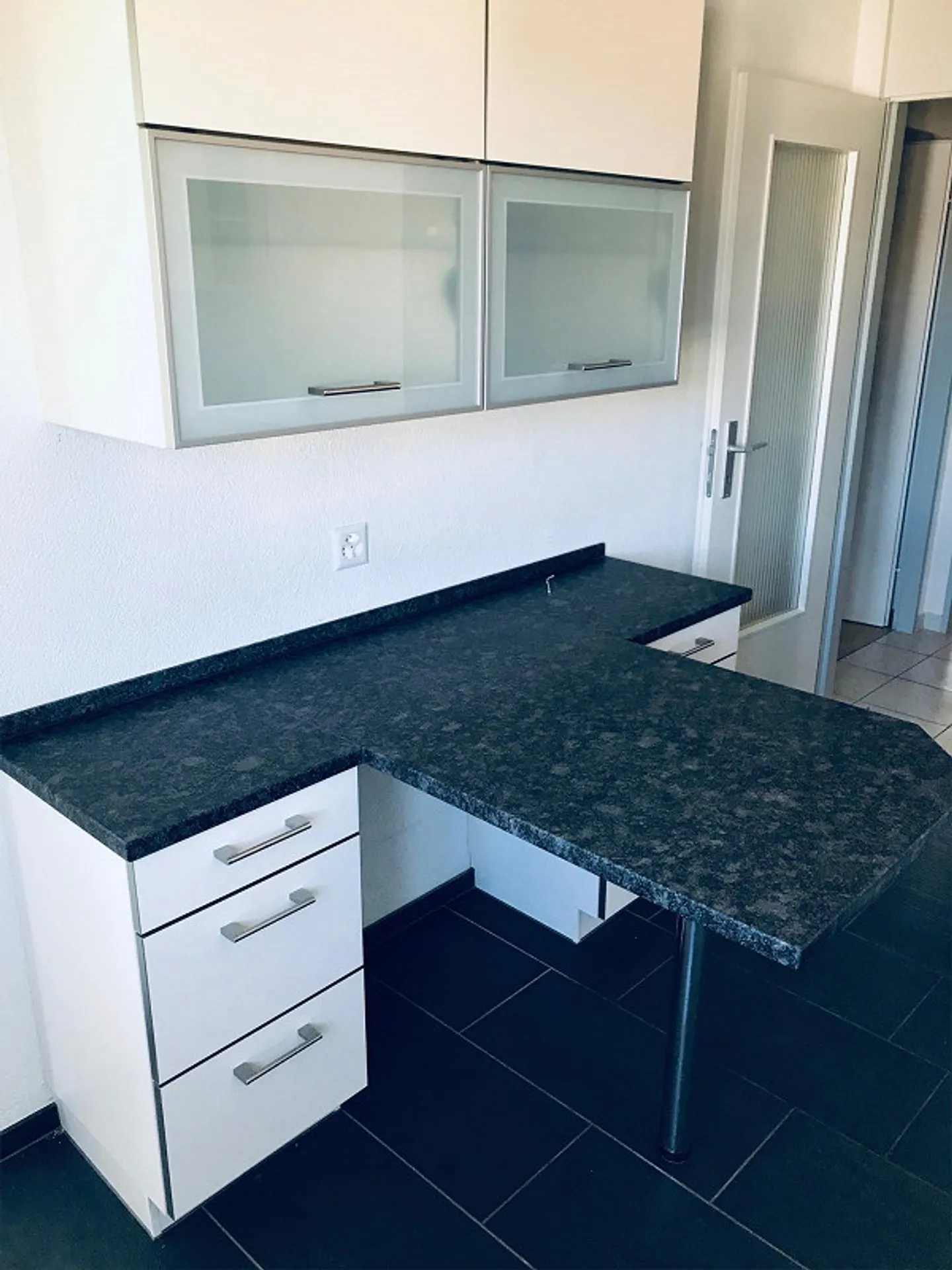 Appartement de 4,5 pièces avec vue sur le lac dans un emplacement ensoleillé au milieu de la nature - Photo 10 sur 13