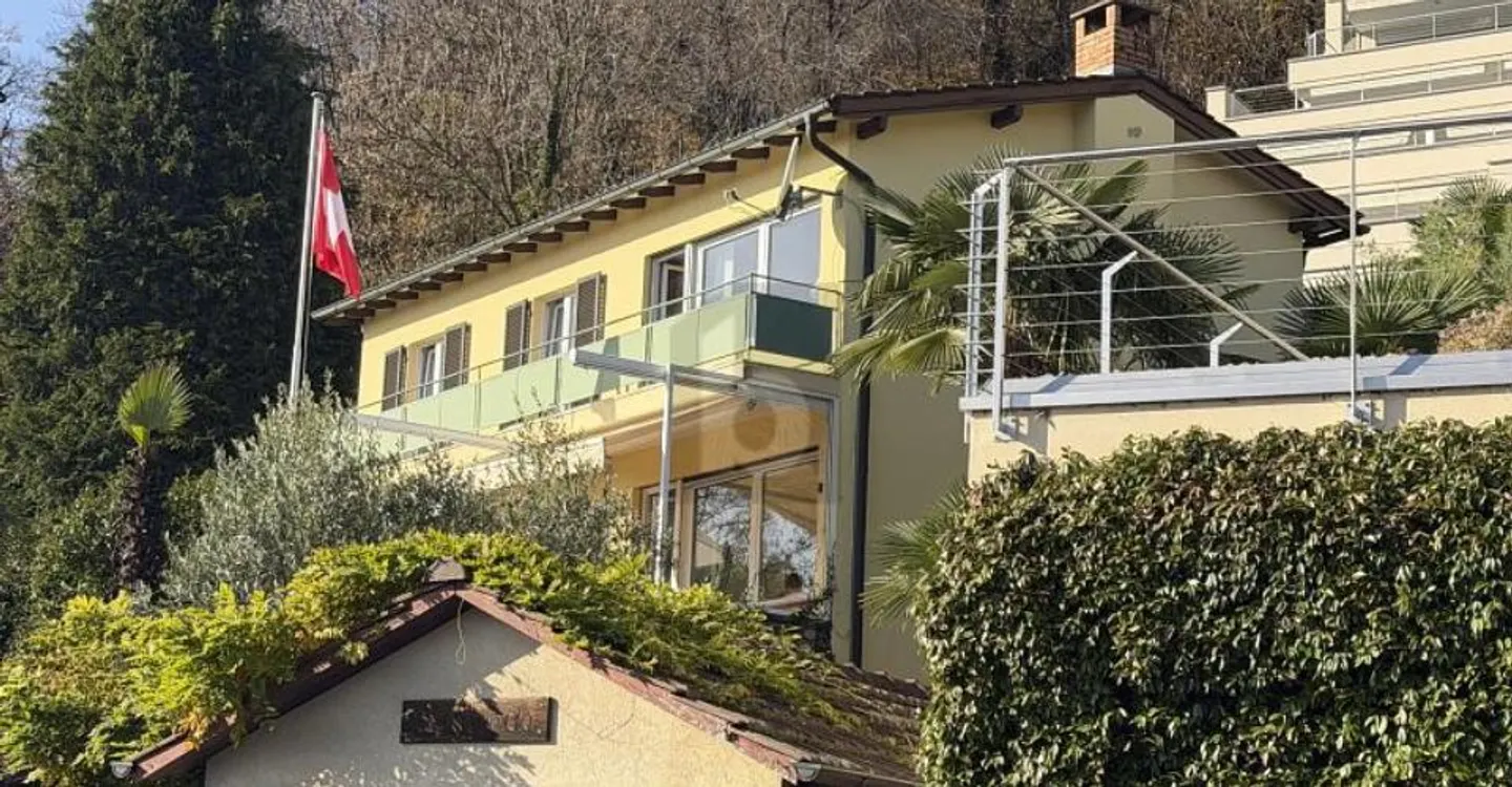 WITH GARDEN AND SWIMMING POOL - Photo 1 of 6
