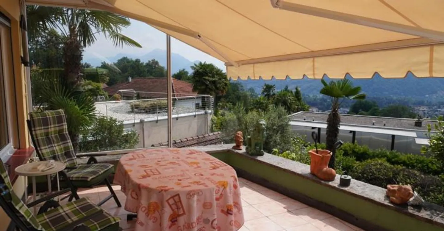 WITH GARDEN AND SWIMMING POOL - Photo 5 of 6