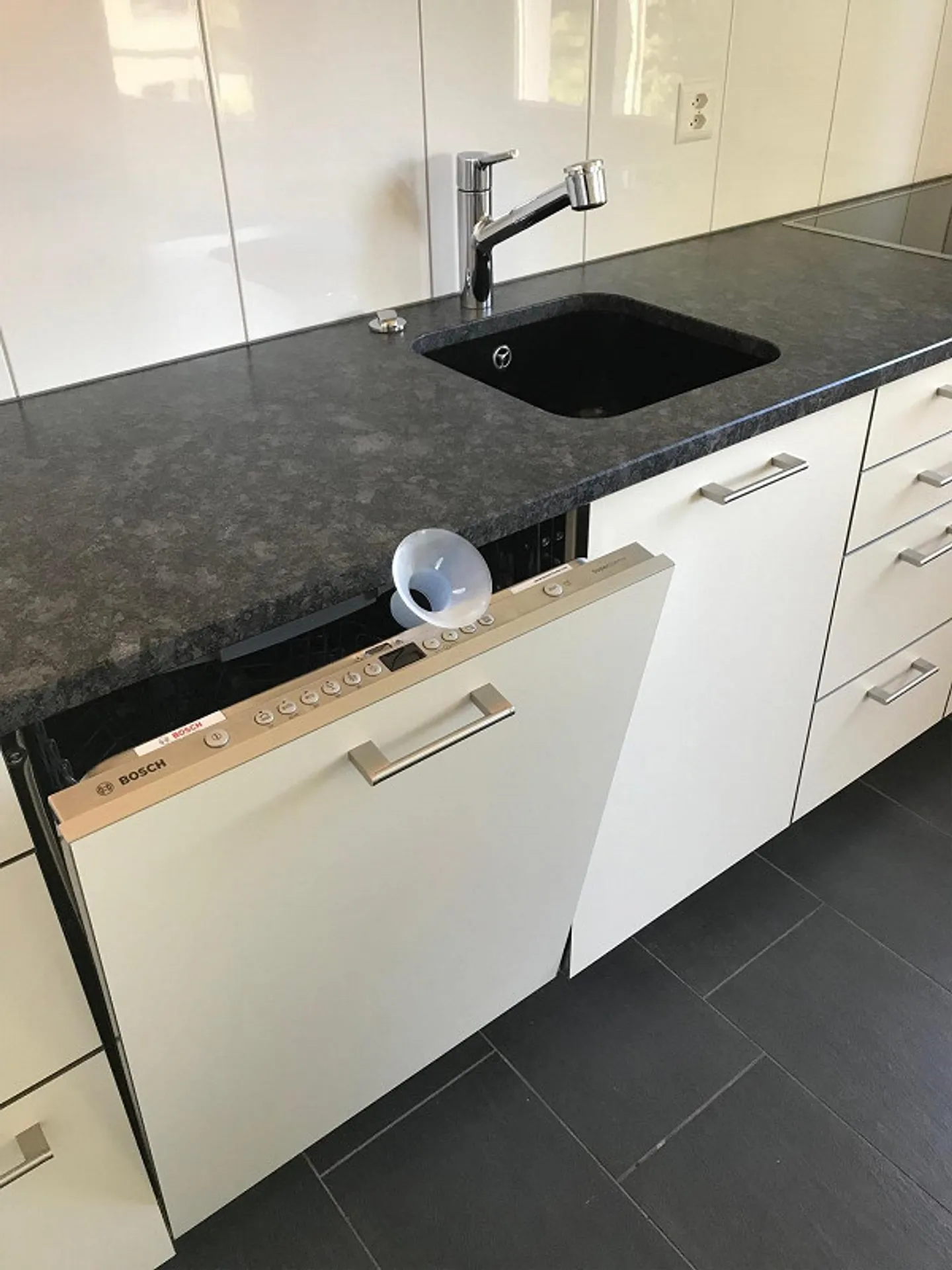 Appartement de 4,5 pièces avec vue sur le lac dans un emplacement ensoleillé au milieu de la nature - Photo 11 sur 13