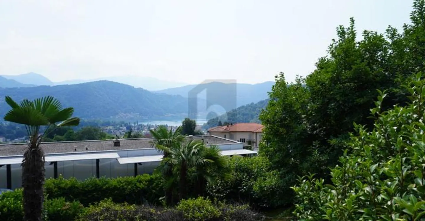 WITH GARDEN AND SWIMMING POOL - Photo 4 of 6