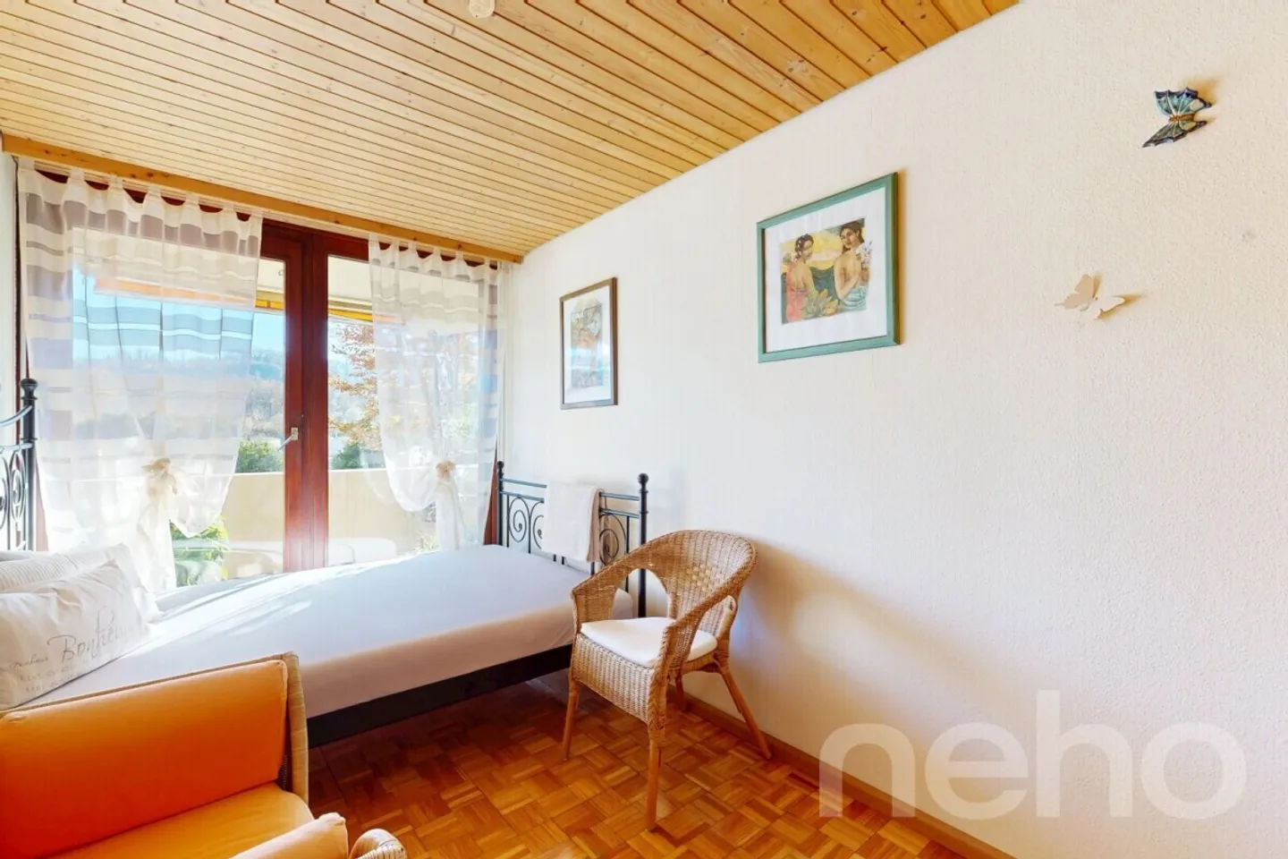 Spacious Apartment with Sunny Balcony - Photo 9 of 12