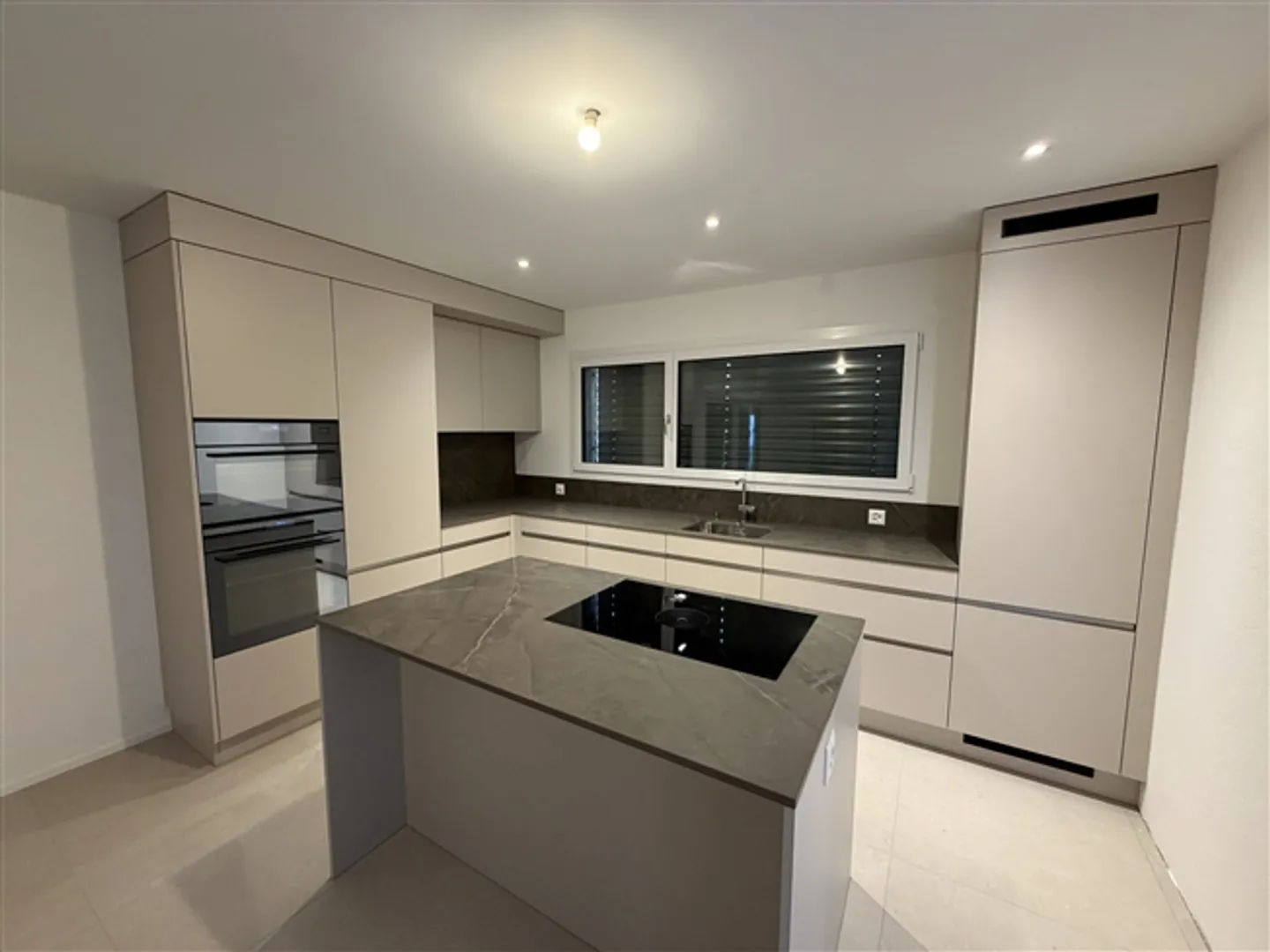 Maison avec 5,5 pièces d'environ 160 m², répartie sur 3 niveaux - Photo 2 sur 9