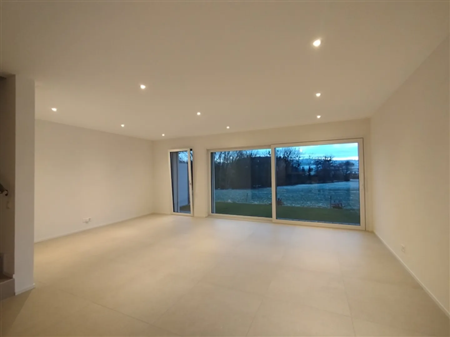 Maison avec 5,5 pièces d'environ 160 m², répartie sur 3 niveaux - Photo 3 sur 9