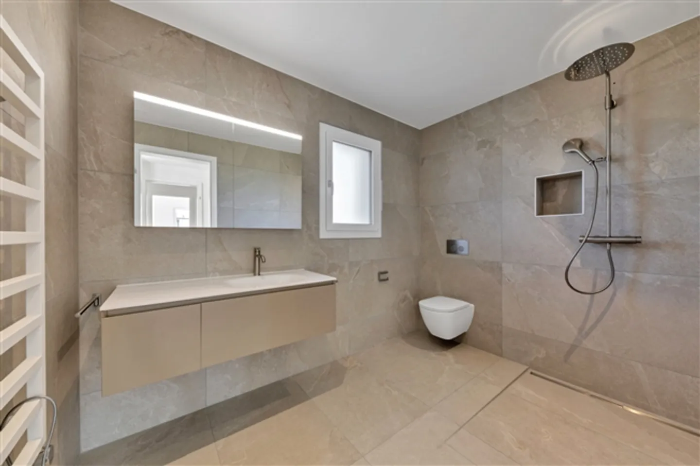 Maison avec 5,5 pièces d'environ 160 m², répartie sur 3 niveaux - Photo 6 sur 9