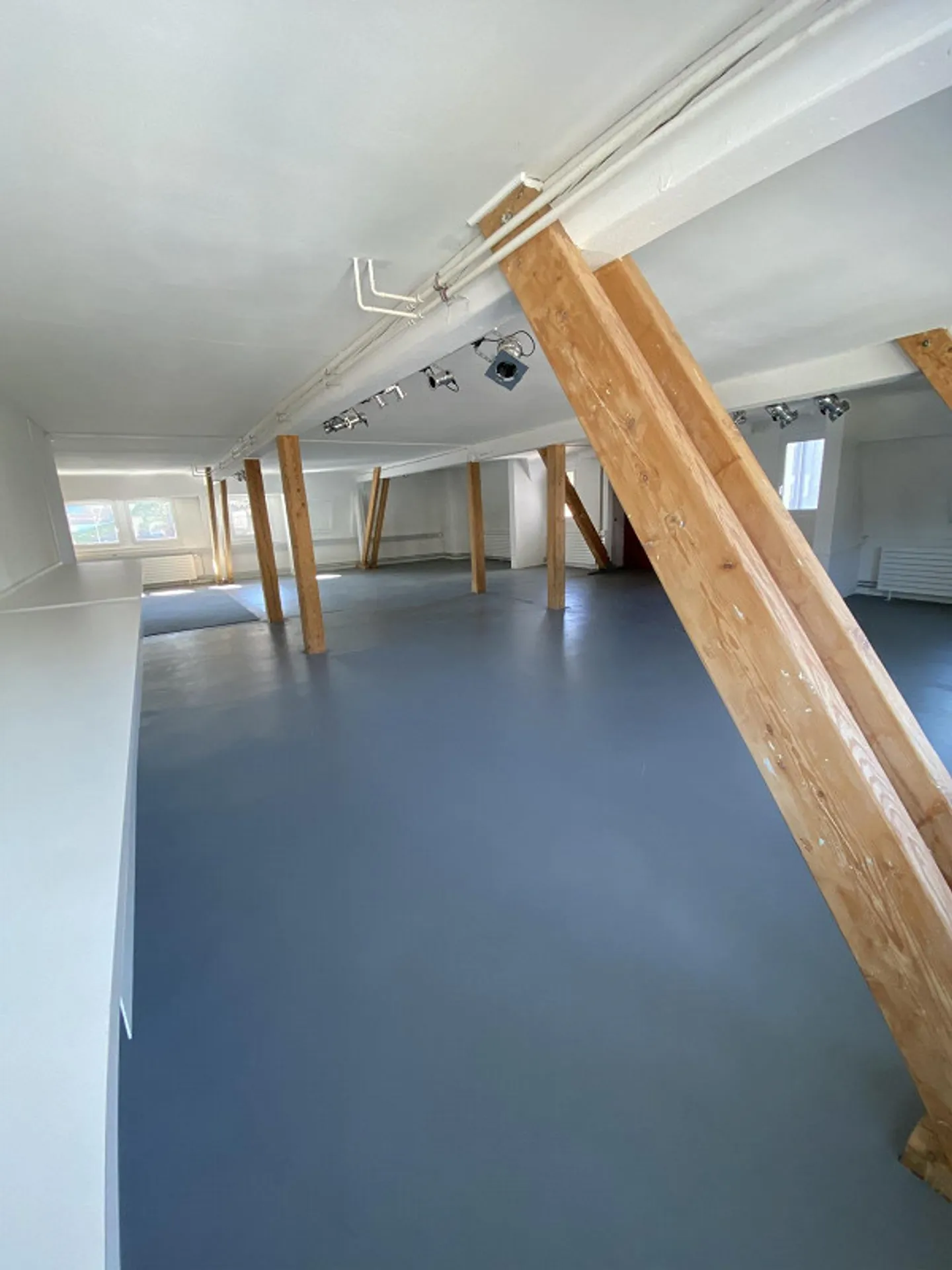 216m2 - Wunderschönes Büro im Dachstock oder Praxis oder Atelier - Foto 4 von 4