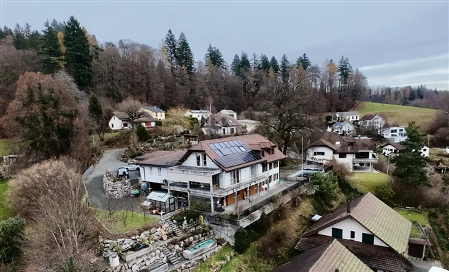 LUSSO, NATURA & PRIVACY IN UNA POSIZIONE ELEVATA - Foto 1 di 7