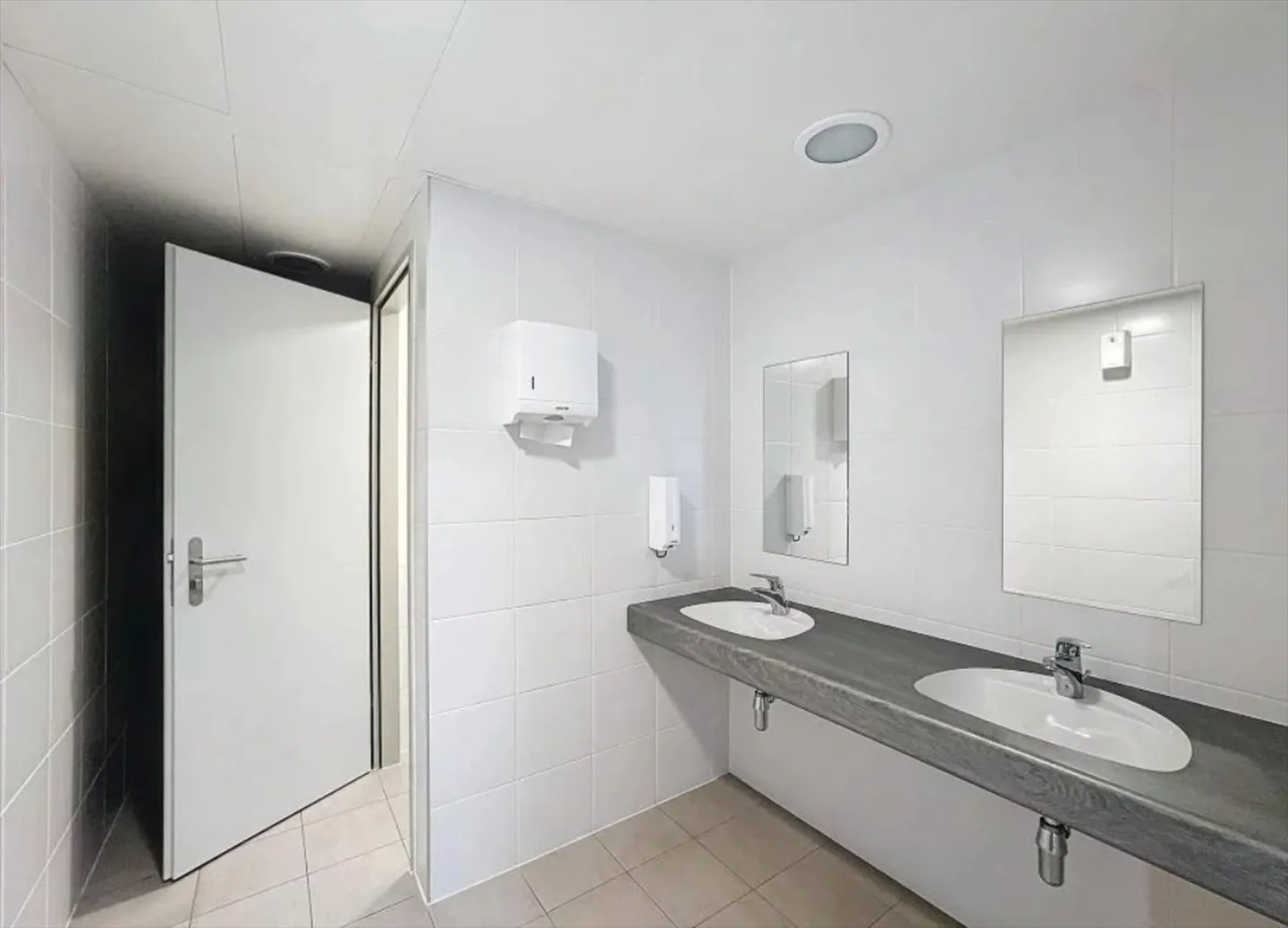 Ufficio di nuova costruzione di 230 m2 completamente attrezzato - Foto 3 di 4