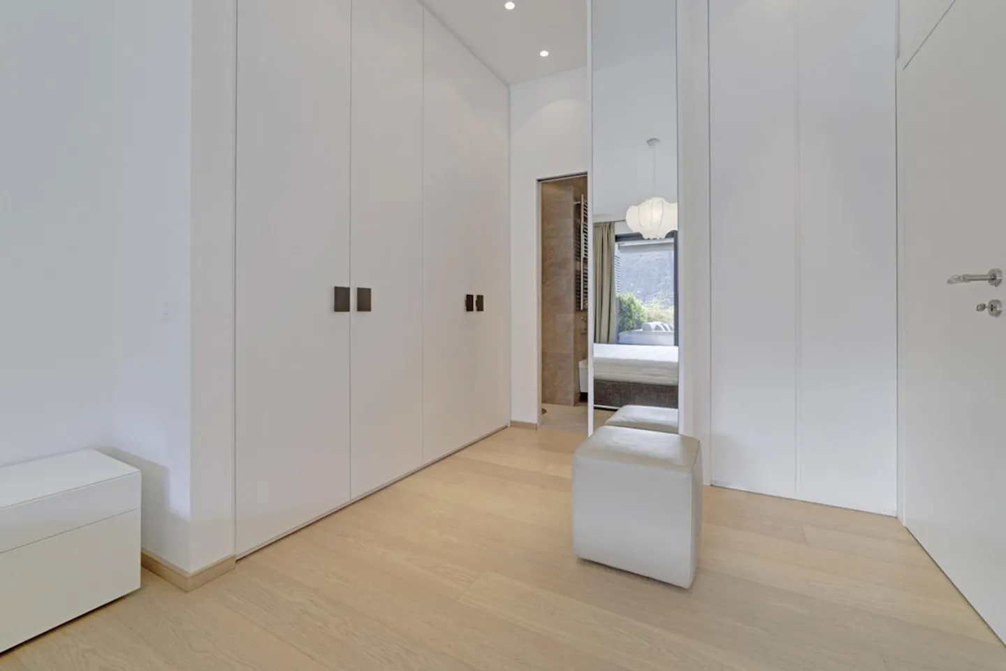 Appartement élégant de 4,5 pièces avec jardin et vue sur le lac - Photo 2 sur 12