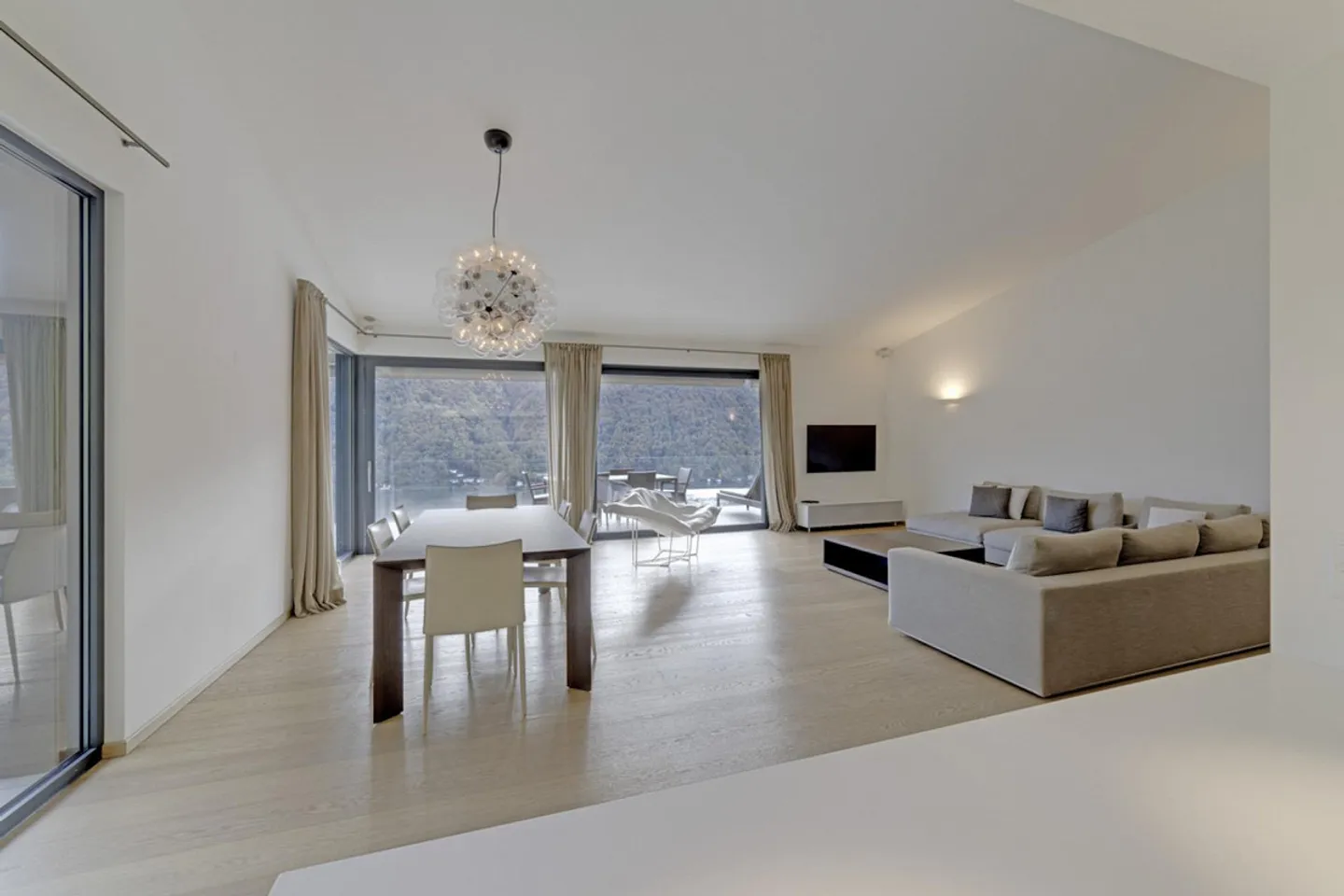 Appartement élégant de 4,5 pièces avec jardin et vue sur le lac - Photo 9 sur 12