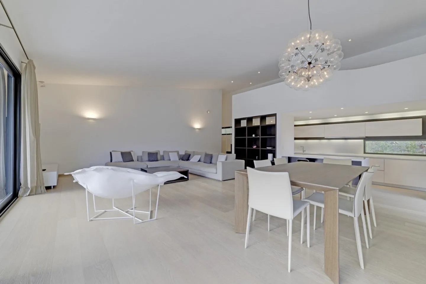 Appartement élégant de 4,5 pièces avec jardin et vue sur le lac - Photo 6 sur 12