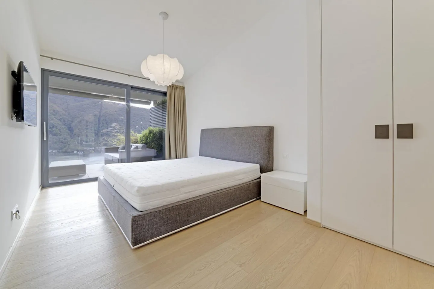 Appartement élégant de 4,5 pièces avec jardin et vue sur le lac - Photo 12 sur 12