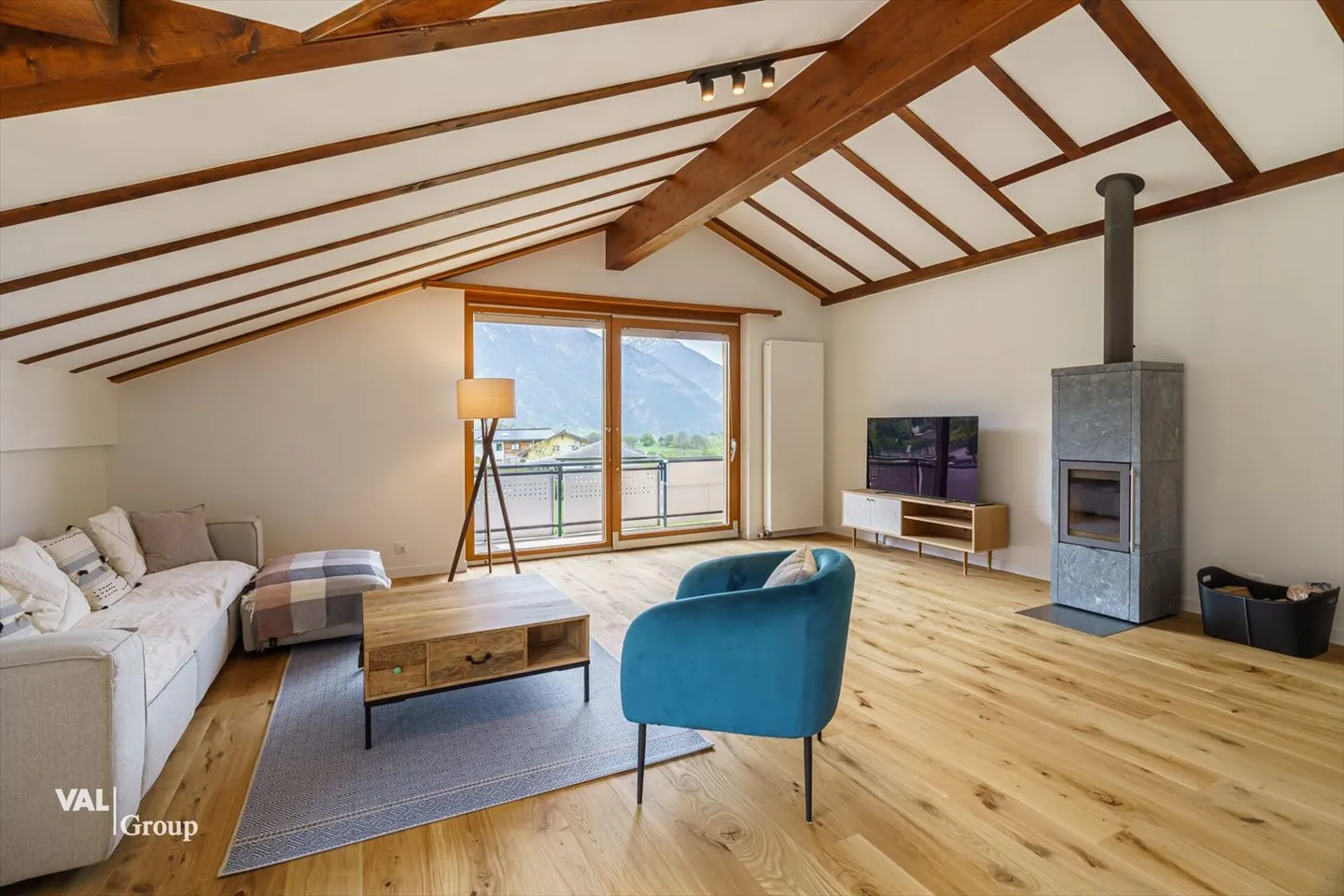 Light-flooded attic apartment with panoramic view at Brigerberg - Photo 2 of 13