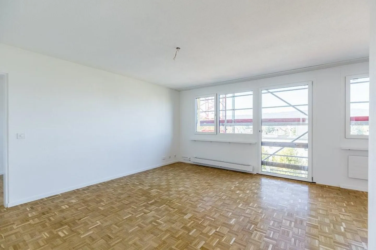 RENT WITHOUT DEPOSIT Newly renovated 4.5-room apartments in a central location - Photo 4 of 9