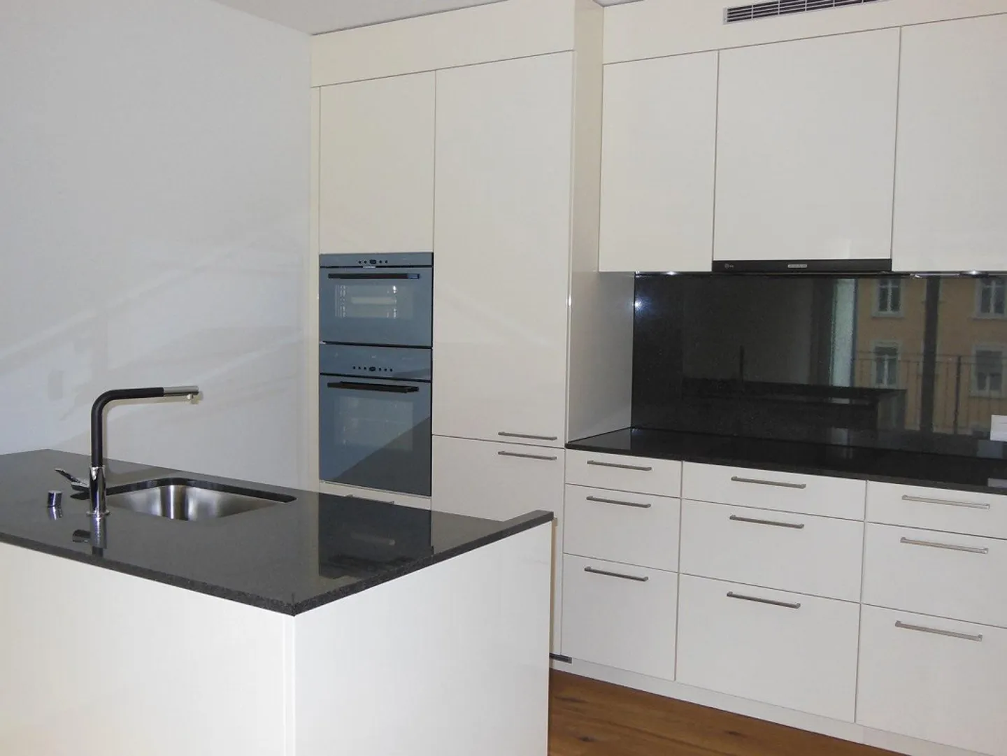 Appartamento attraente di 2,5 stanze con un layout generoso - a pochi passi dalla stazione centrale di Zurigo - Foto 3 di 13