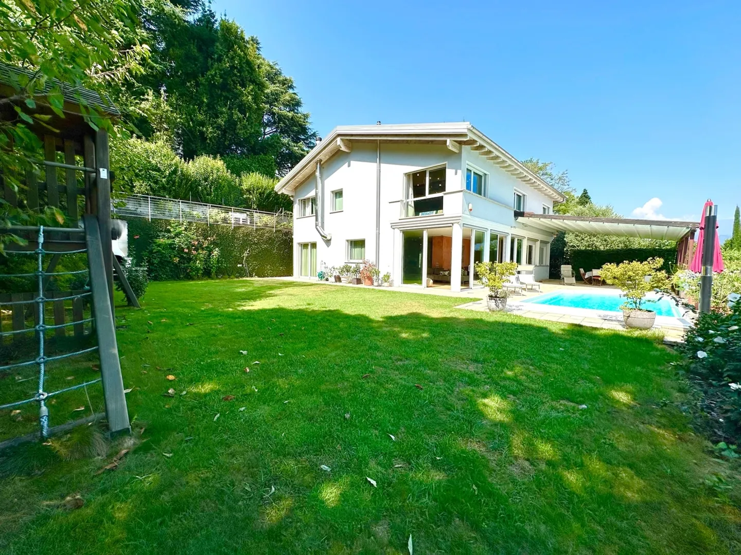 Bella villa familiare con piscina e altro a Breganzona - Foto 1 di 13