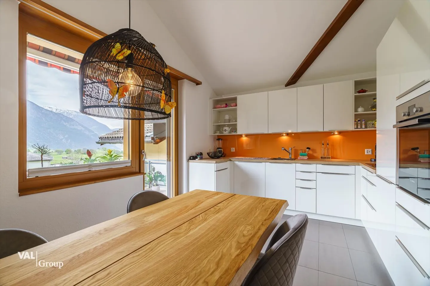 Light-flooded attic apartment with panoramic view at Brigerberg - Photo 5 of 13