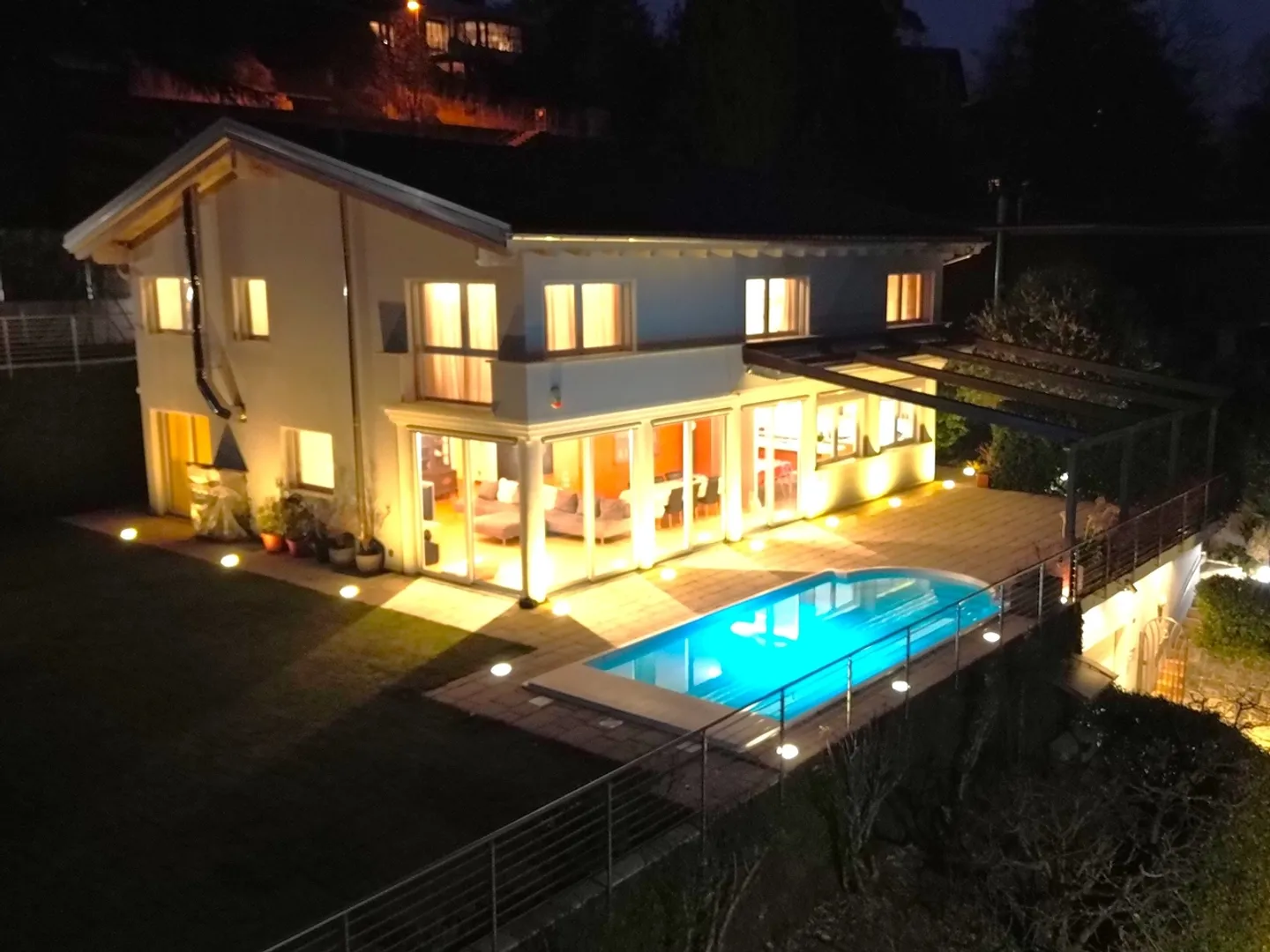 Bella villa familiare con piscina e altro a Breganzona - Foto 2 di 13