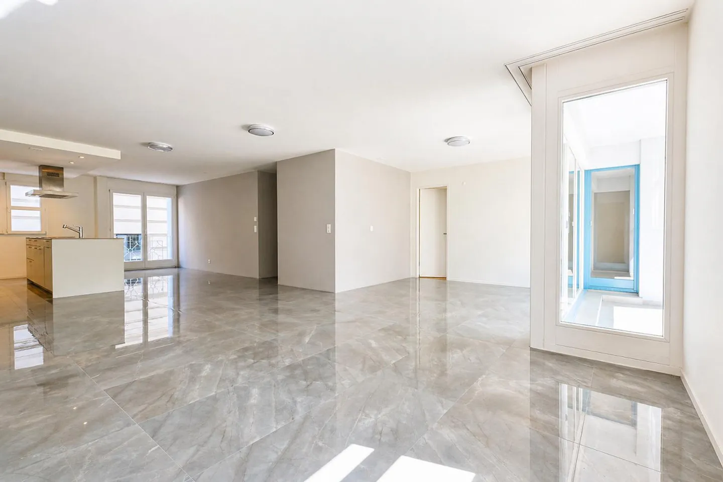 Family-friendly 4.5-room apartment in a quiet location - Photo 2 of 8