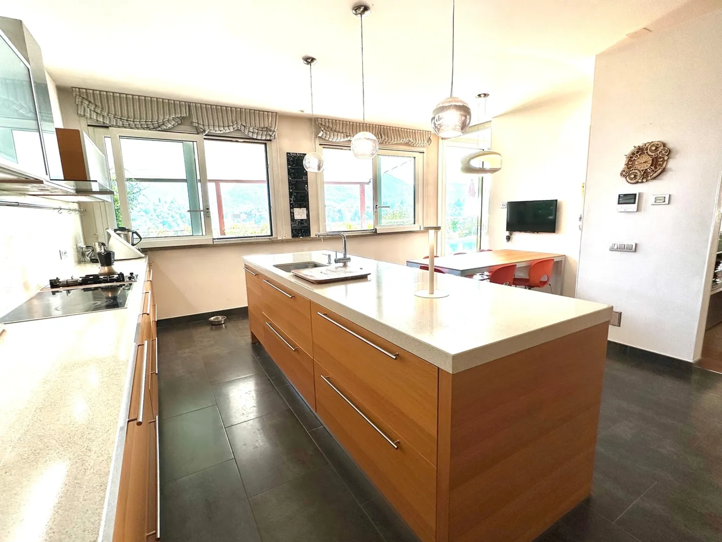 Bella villa familiare con piscina e altro a Breganzona - Foto 7 di 13