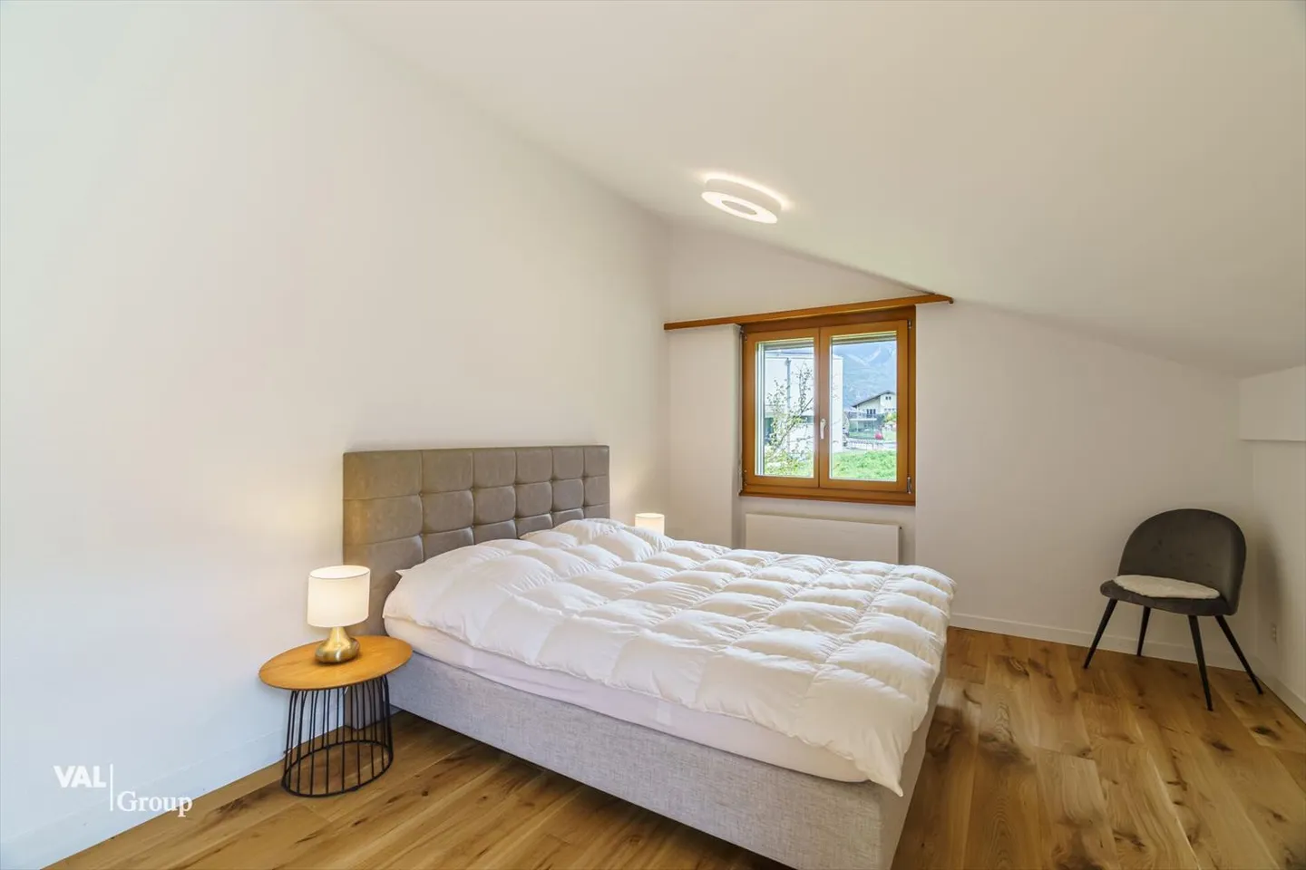 Light-flooded attic apartment with panoramic view at Brigerberg - Photo 7 of 13