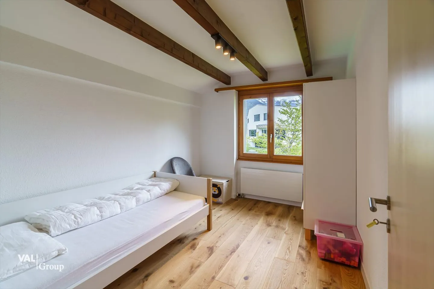 Light-flooded attic apartment with panoramic view at Brigerberg - Photo 10 of 13