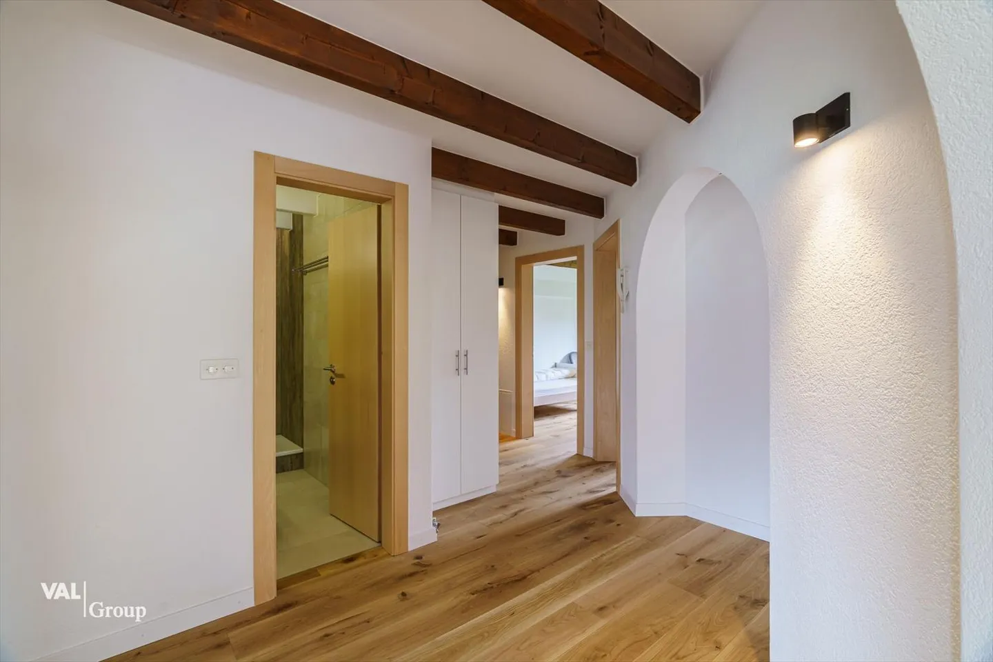 Light-flooded attic apartment with panoramic view at Brigerberg - Photo 12 of 13