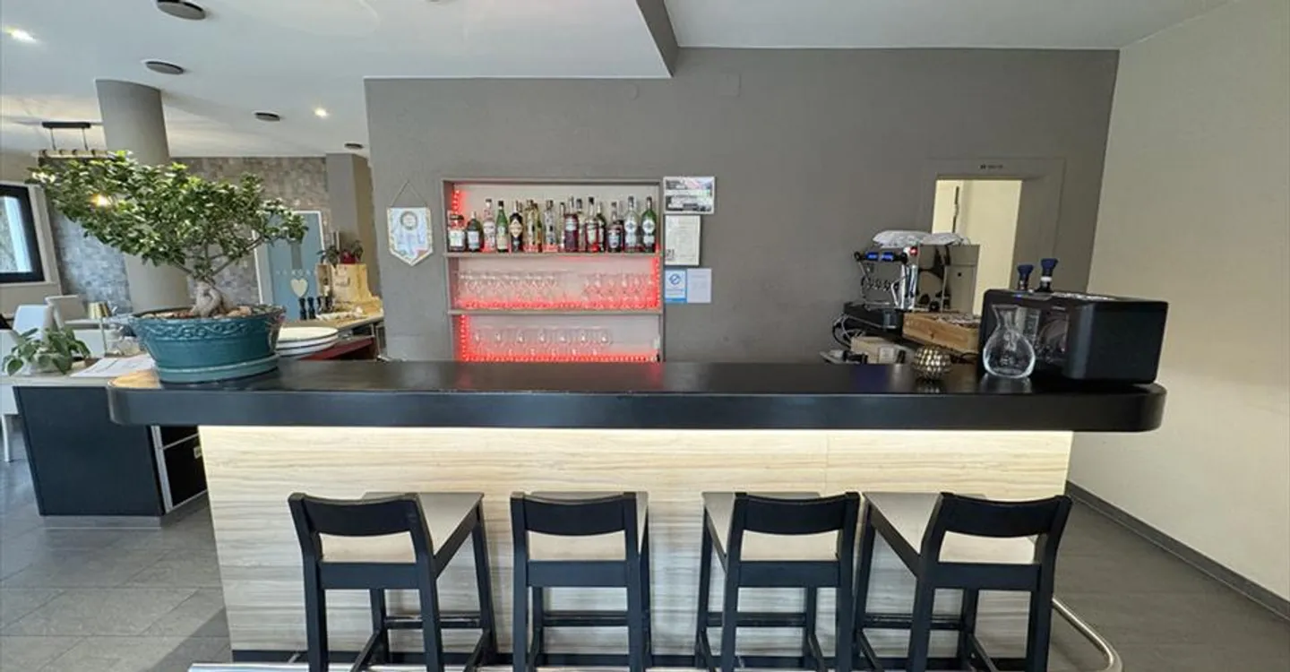 Edificio ad uso misto in affitto - Foto 5 di 8