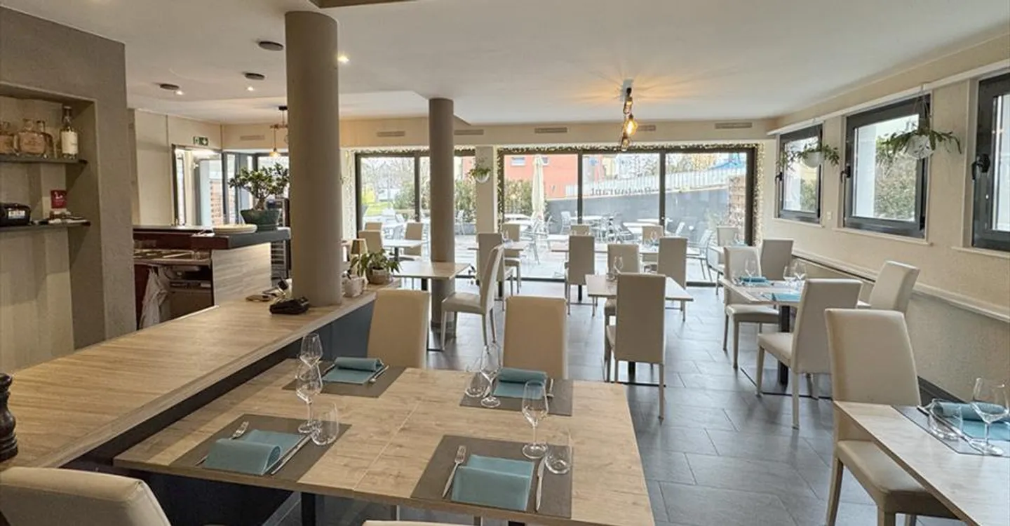 Edificio ad uso misto in affitto - Foto 1 di 8