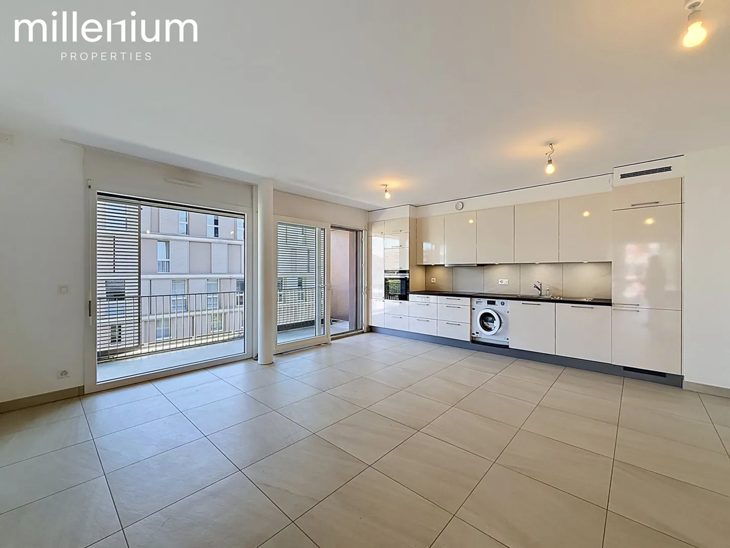 Appartement avec 4 chambres, grand balcon et équipements modernes à Meyrin - Photo 3 sur 9