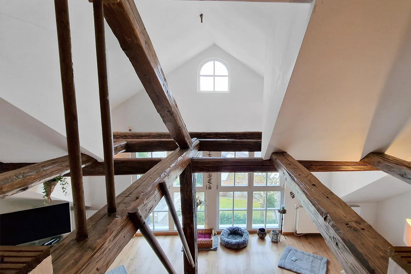 Appartamento mansardato arredato di 2,5 stanze nella città vecchia di Altstätten SG - Foto 2 di 11