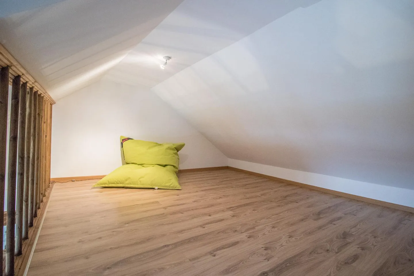 Appartamento mansardato arredato di 2,5 stanze nella città vecchia di Altstätten SG - Foto 3 di 11