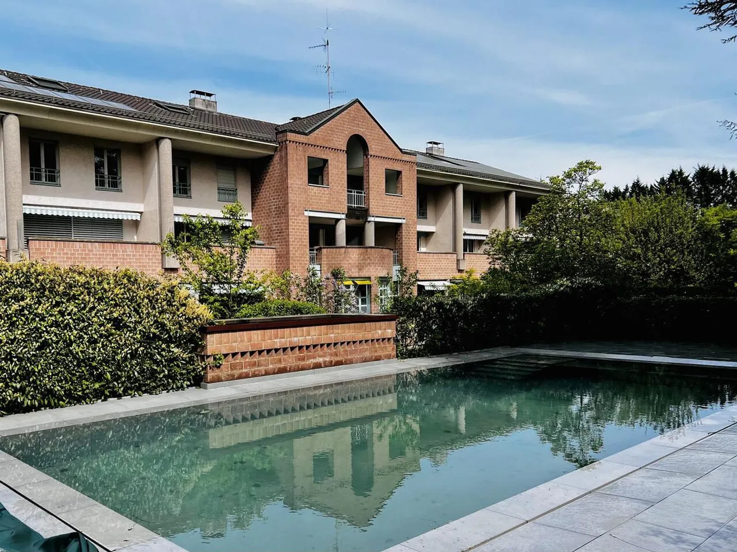 IN A TREE-LINED AND SECURE PARK WITH SWIMMING POOL - Photo 1 of 6