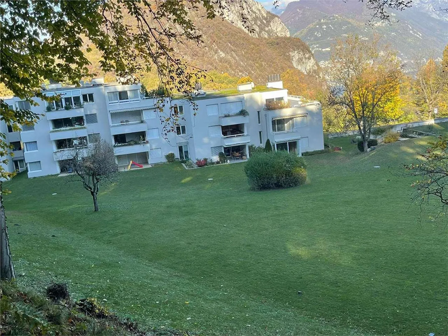 Modern furnished apartment for rent with panoramic lake view - Photo 1 of 13