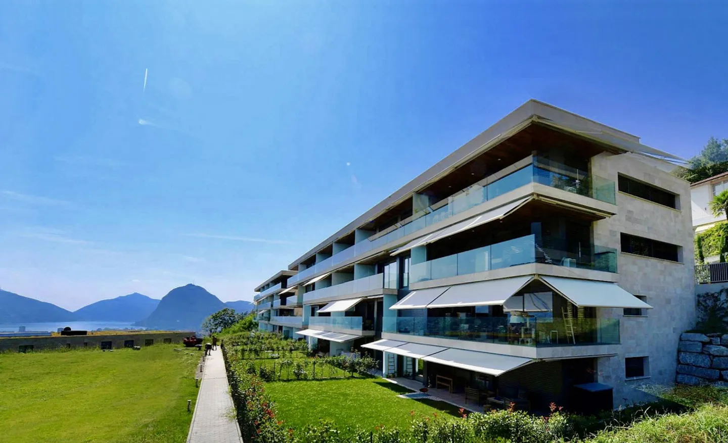 WOHNUNG MIT ANGENEHME SEEBLICK - Foto 1 von 13