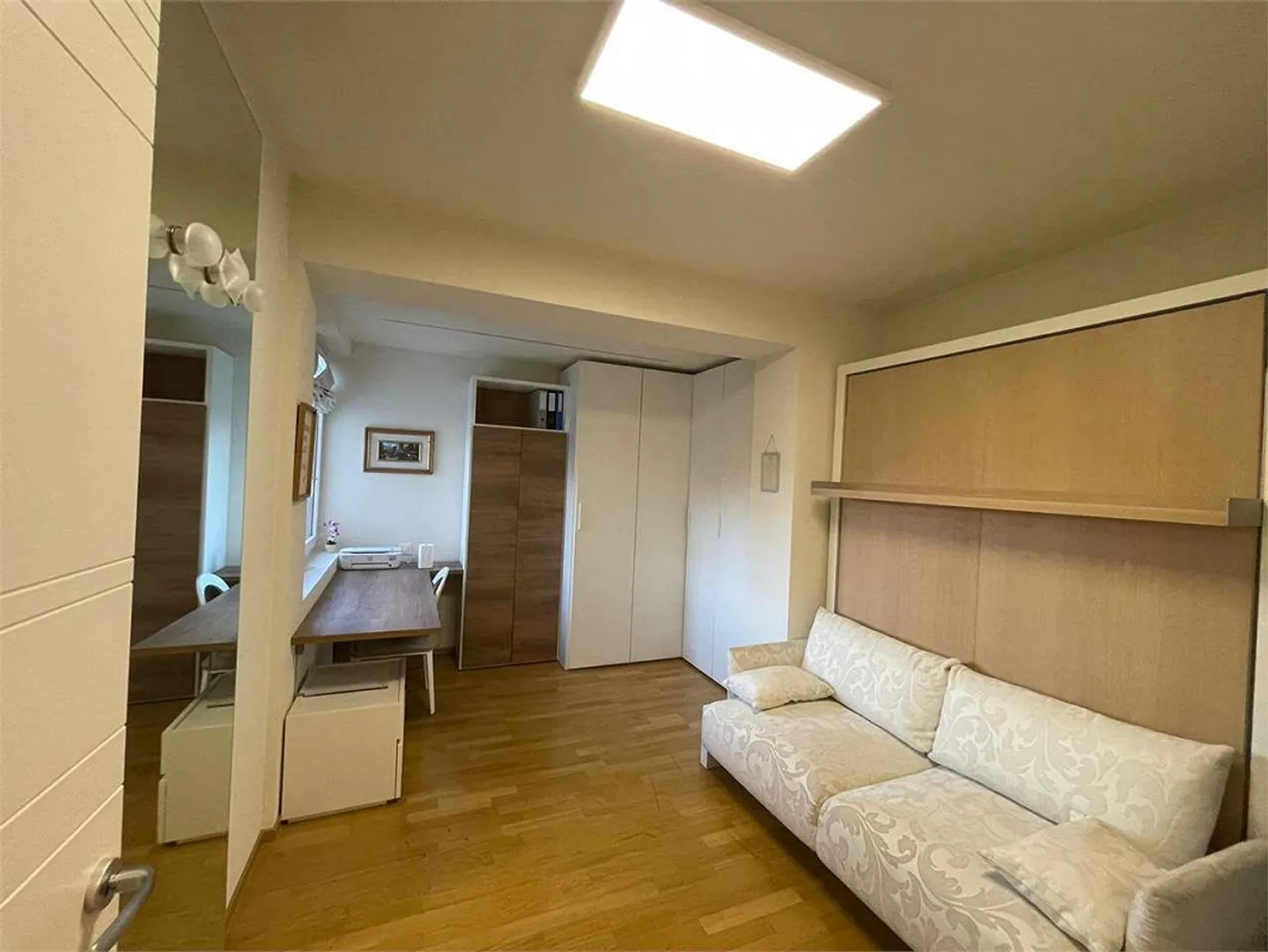 Modern furnished apartment for rent with panoramic lake view - Photo 10 of 13