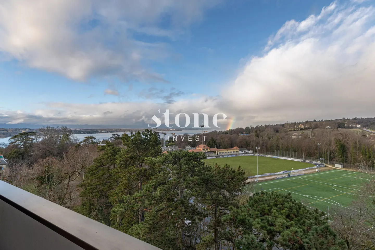 Luxury Apartment with Lake View - Photo 4 of 4