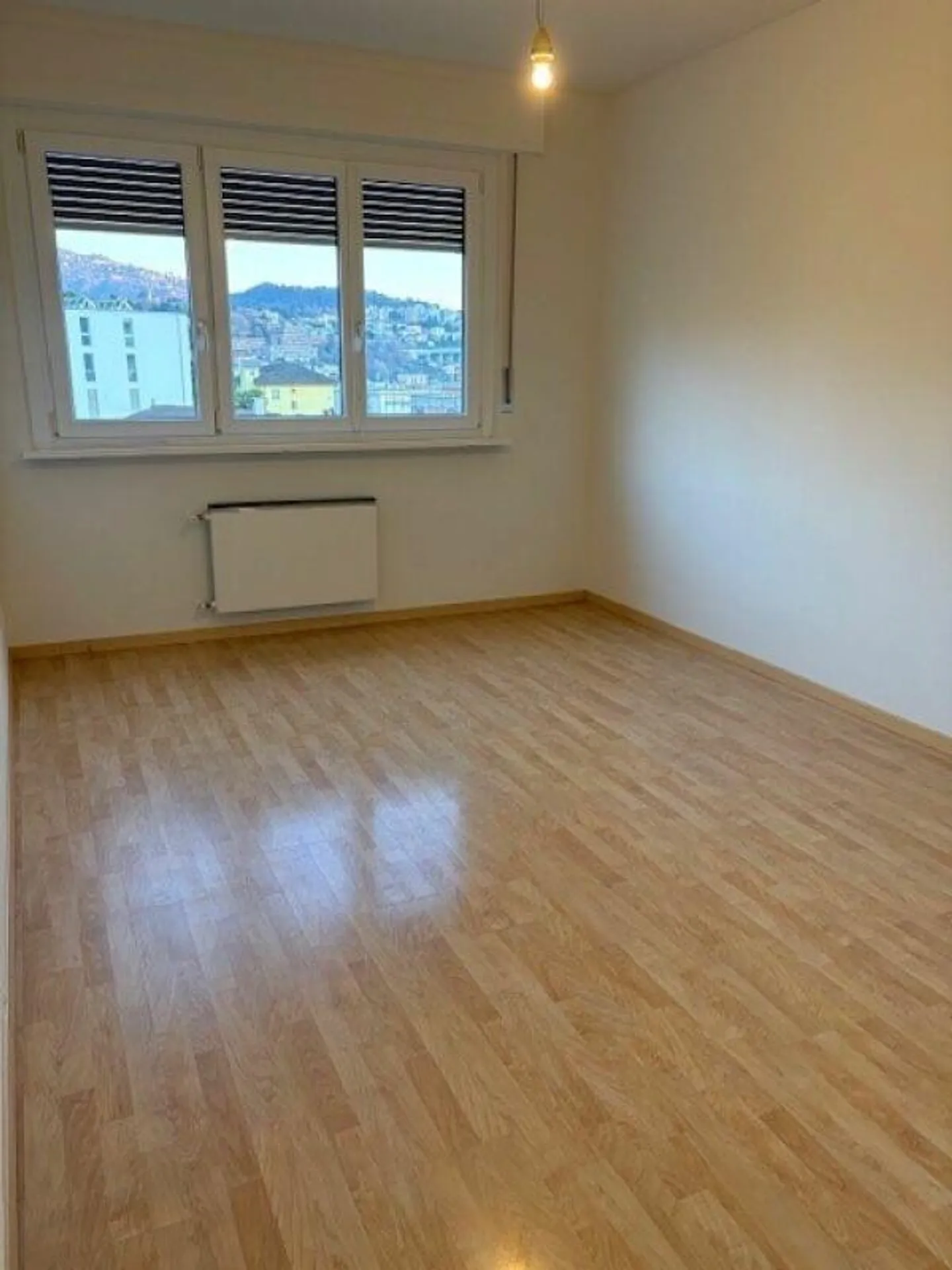 Appartamento luminoso con terrazza - Foto 3 di 8