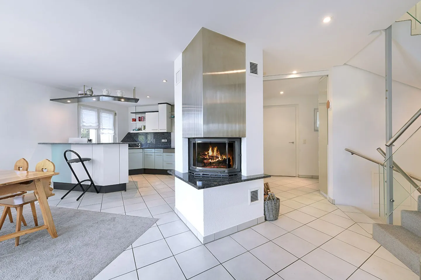 4.5-Zimmer Doppel-Einfamilienhaushälfte mit 2.5-Zimmer Einliegerwohnung - Foto 4 von 10