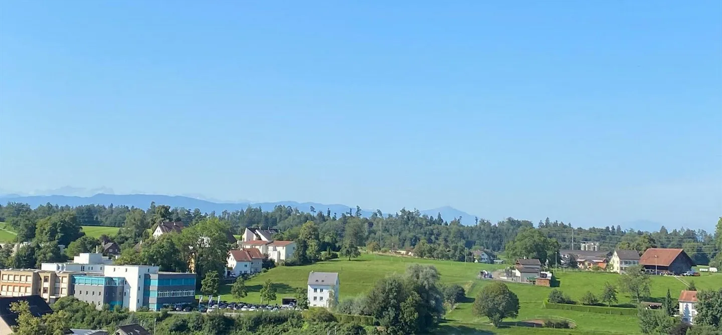 Appartement moderne de 4,5 pièces avec balcon et vue sur la verdure - Photo 6 sur 7