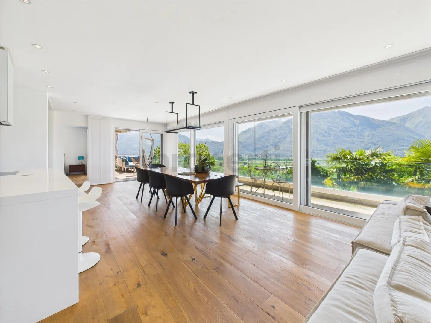 Appartement exclusif avec vue panoramique sur le lac à Gordola - Photo 2 sur 12