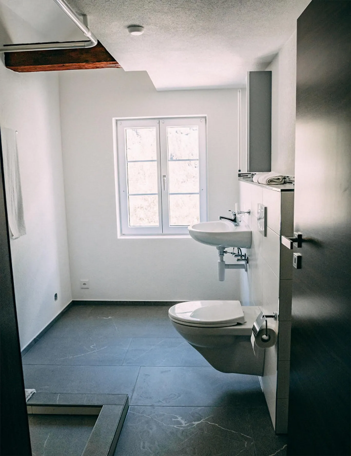 Charmante Dachwohnung in Wassen - Foto 3 von 3